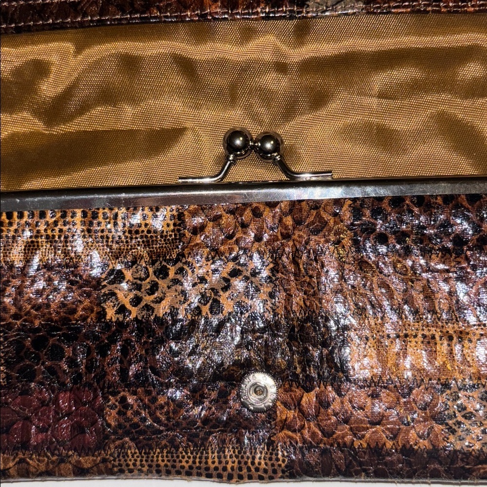 WALLET/ WRISTLET FAUX LEATHER AND FAUX ANIMAL PRINT BUT HAS GREAT COLORED DESIGN - Picture 5 of 11